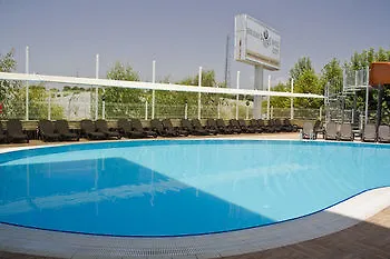 Holiday City Hotell 4*