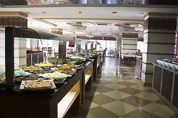 Holiday City Hotell 4*