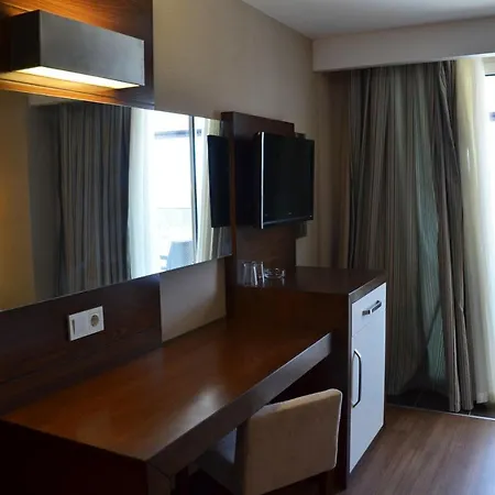 Hotel Holiday City