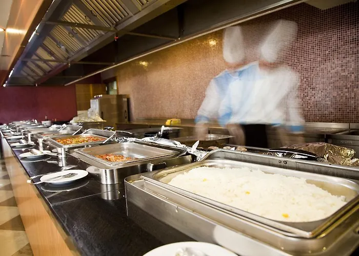 Hotel Holiday City 4*