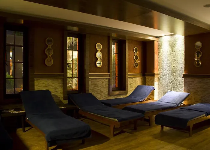 Hotel Holiday City 4*