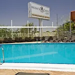 Hotel Holiday City 4*